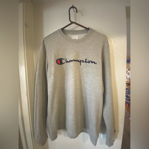 Champion Crewneck Sweatshirt. - Picture 1 of 2